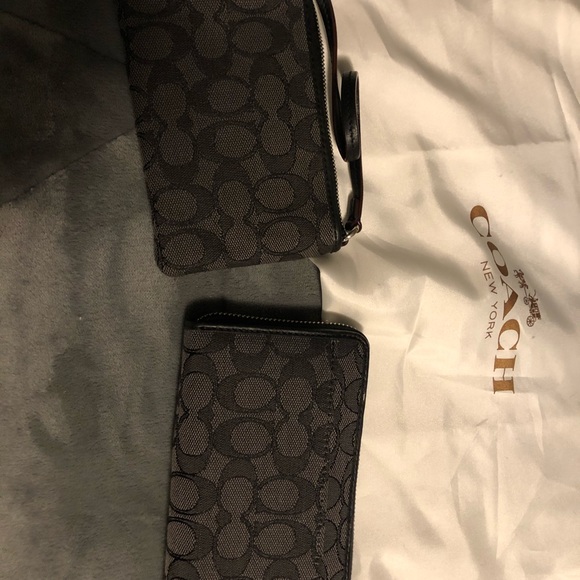 Coach purse,wallet and wristlet - Picture 2 of 5